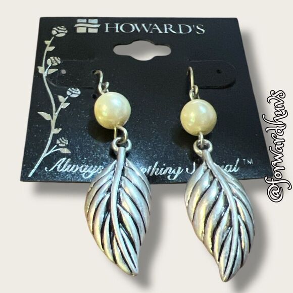 Bundle Sale 3 for $15 | Howard’s Silver Tone Leaf Dangle Earrings - Picture 6 of 7